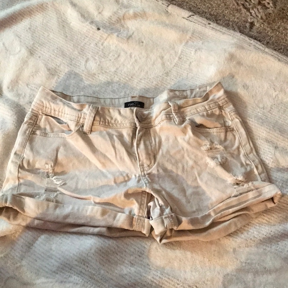Tanish//white jean shorts